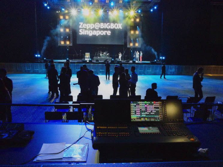 Zepp@BIGBOX Singapore lighting consoles (Photo: Zepp@BIGBOX)