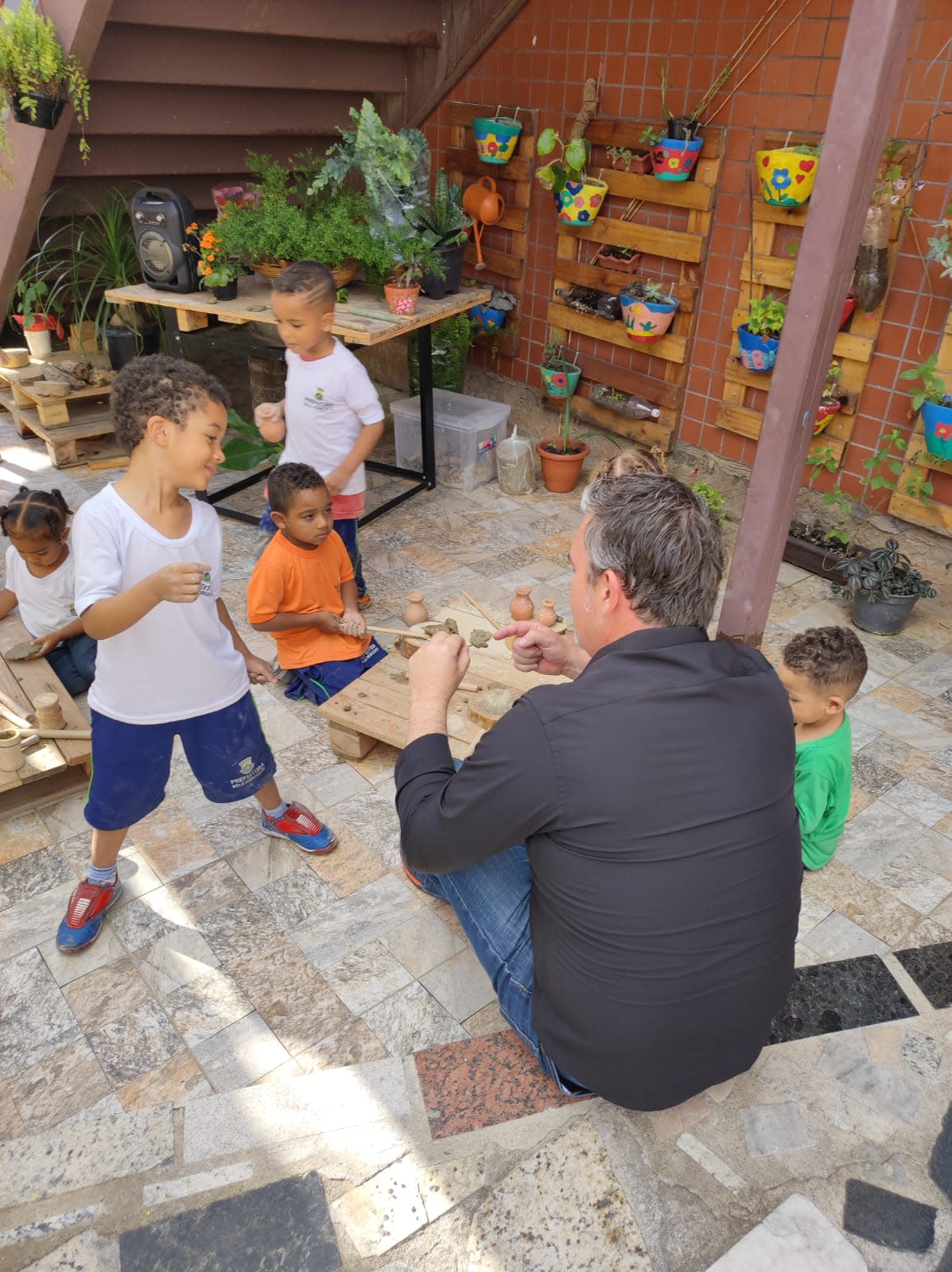 Framingham Superintendent of Schools Robert Tremblay chats with students during his trip Minas Gerais, Brazil.