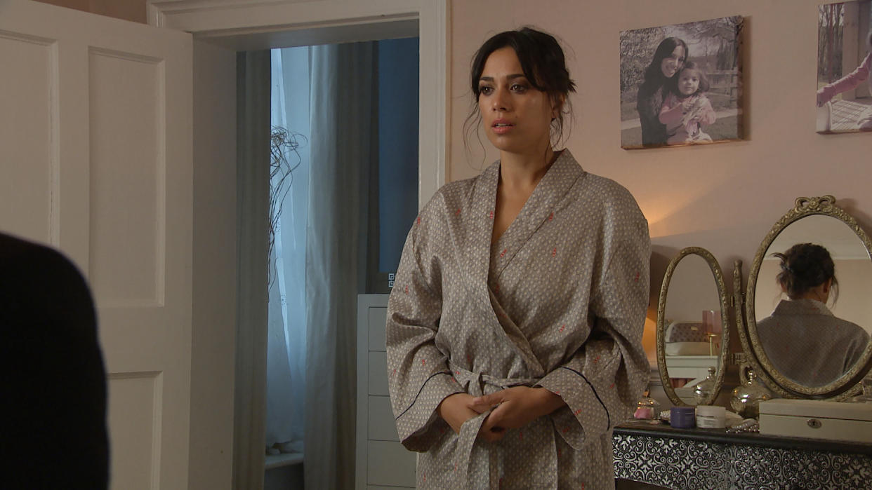 FROM ITV

STRICT EMBARGO
Print media - No Use Before Tuesday Tuesday 23rd November 2021
Online Media - No Use Before 0700hrs  Tuesday 23rd November 2021

Emmerdale - 9221

Thursday 2nd December 2021 - 1st Ep

In her bedroom, Priya SharmaÕs [FIONA WADE] anxieties about her body are exacerbated as she goes through her wardrobe. When she tells Leyla Harding [ROXY SHAHIDI] she still hasnÕt looked at her back, Leyla gently encourages her scared friend to confront her fears. Priya and Leyla are shocked into silence by the sight of the scars on PriyaÕs back. Priya stands silently staring at her reflection in the mirror. 

Picture contact - David.crook@itv.com

This photograph is (C) ITV Plc and can only be reproduced for editorial purposes directly in connection with the programme or event mentioned above, or ITV plc. Once made available by ITV plc Picture Desk, this photograph can be reproduced once only up until the transmission [TX] date and no reproduction fee will be charged. Any subsequent usage may incur a fee. This photograph must not be manipulated [excluding basic cropping] in a manner which alters the visual appearance of the person photographed deemed detrimental or inappropriate by ITV plc Picture Desk. This photograph must not be syndicated to any other company, publication or website, or permanently archived, without the express written permission of ITV Picture Desk. Full Terms and conditions are available on  www.itv.com/presscentre/itvpictures/terms
FROM ITV

STRICT EMBARGO
Print media - No Use Before Tuesday Tuesday 23rd November 2021
Online Media - No Use Before 0700hrs  Tuesday 23rd November 2021

Emmerdale - 9221

Thursday 2nd December 2021 - 1st Ep

Brenda Hope [LESLEY DUNLOP] gets the villagers involved in EmmerdaleÕs community crime-fighting force; Emmer-Watch. 

Picture contact - David.crook@itv.com

This photograph is (C) ITV Plc and can only be reproduced for editorial purposes directly in connection with the programme or event mentioned above, or ITV plc. Once made available by ITV plc Picture Desk, this photograph can be reproduced once only up until the transmission [TX] date and no reproduction fee will be charged. Any subsequent usage may incur a fee. This photograph must not be manipulated [excluding basic cropping] in a manner which alters the visual appearance of the person photographed deemed detrimental or inappropriate by ITV plc Picture Desk. This photograph must not be syndicated to any other company, publication or website, or permanently archived, without the express written permission of ITV Picture Desk. Full Terms and conditions are available on  www.itv.com/presscentre/itvpictures/terms
