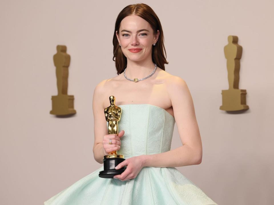 Emma Stone holds her Oscar at the 2024 Academy Awards.