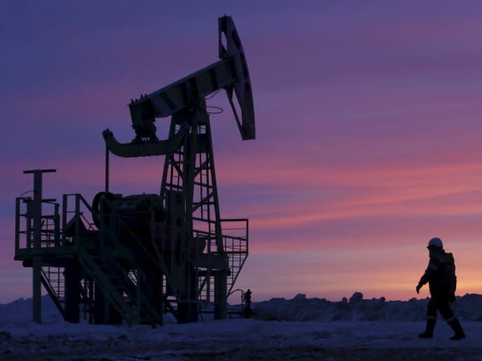 FILE PHOTO - A worker at an oil field owned by Bashneft, Bashkortostan, Russia, in this January 28, 2015 file photo. REUTERS/Sergei Karpukhin/Files