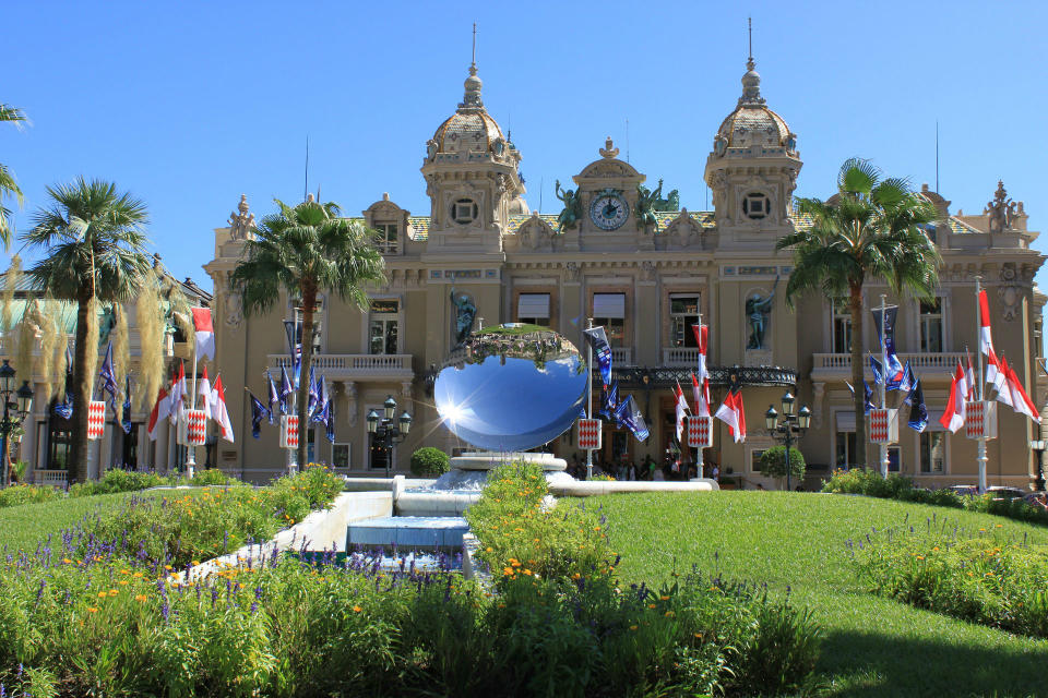 <p>La Place du Casino, donde se encuentran el casino y el Hôtel de Paris, es el punto más fotografiado de Montecarlo. (Foto: <a rel="nofollow noopener" href="https://pixabay.com/" target="_blank" data-ylk="slk:Pixabay;elm:context_link;itc:0;sec:content-canvas" class="link ">Pixabay</a>). </p>