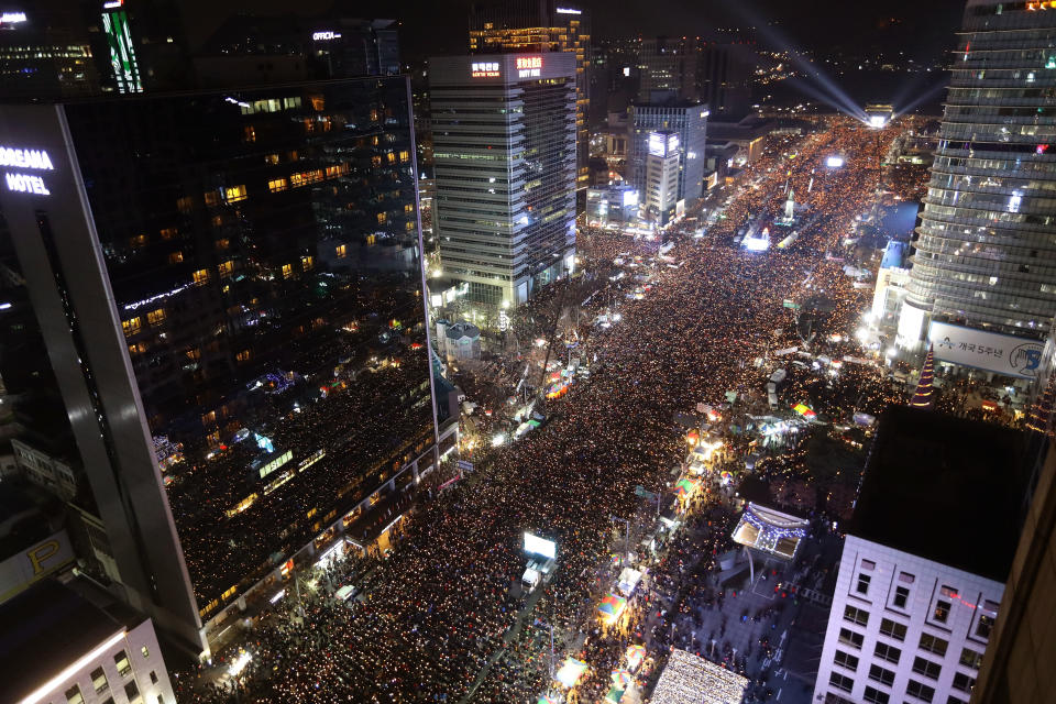 <p>Platz 5, Seoul<br>Seoul wird zu Recht als Stadt der Zukunft bezeichnet. Die Südkoreaner reichen mehr Patente ein als jede andere Stadt der Welt. Und hier wurden Technologien entwickelt, die bereits überall im Einsatz sind – so wie LTE für unsere Smartphones – und auch solche, die noch in den Kinderschuhen stecken, wie virtuelle Geschäfte, wo man Bilder von Produkten scannen kann, die einem dann später zugeschickt werden. </p>