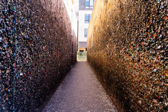 Bubblegum Alley attracts thousands of people a year (Getty/iStock)