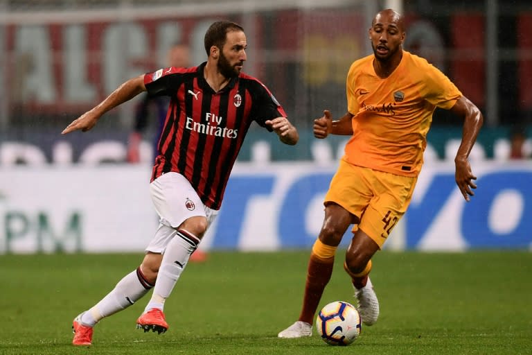 AC Milan's Gonzalo Higuain pounces on error from AS Roma's Steven Nzonzi to set up the winner in 2-1 Serie A victory at the San Siro