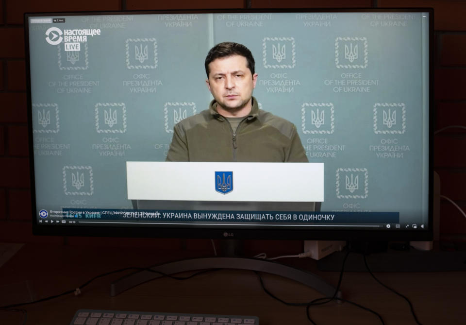 KIEV, UKRAINE - 2022/02/25: President Volodymyr Zelensky, in his video address, demanded more decisive action from Western partners. 
He believes that there is still a real opportunity to stop Russian aggression in Ukraine. On the second day of the invasion, the Ukrainian armed forces successfully repel the offensive of the Russian troops, which suffer heavy losses in manpower and equipment. (Photo by Igor Golovniov/SOPA Images/LightRocket via Getty Images)