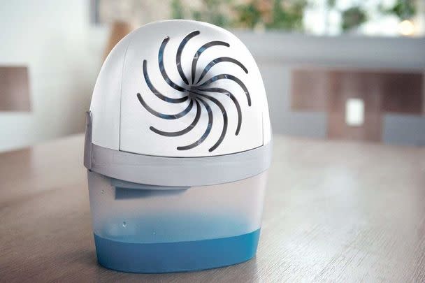 This inexpensive dehumidifier works without using batteries or electricity.