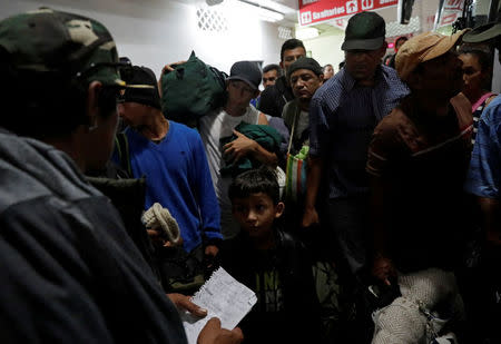 Central American migrants, part of a caravan moving through Mexico toward the U.S. border, gather to board a bus bound for Puebla, in Matias Romero, Mexico April 5, 2018. REUTERS/Henry Romero