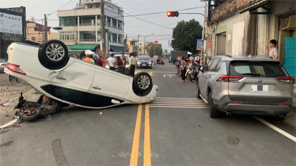 酒駕擦撞路停車　汽車彈飛壓中路過騎士