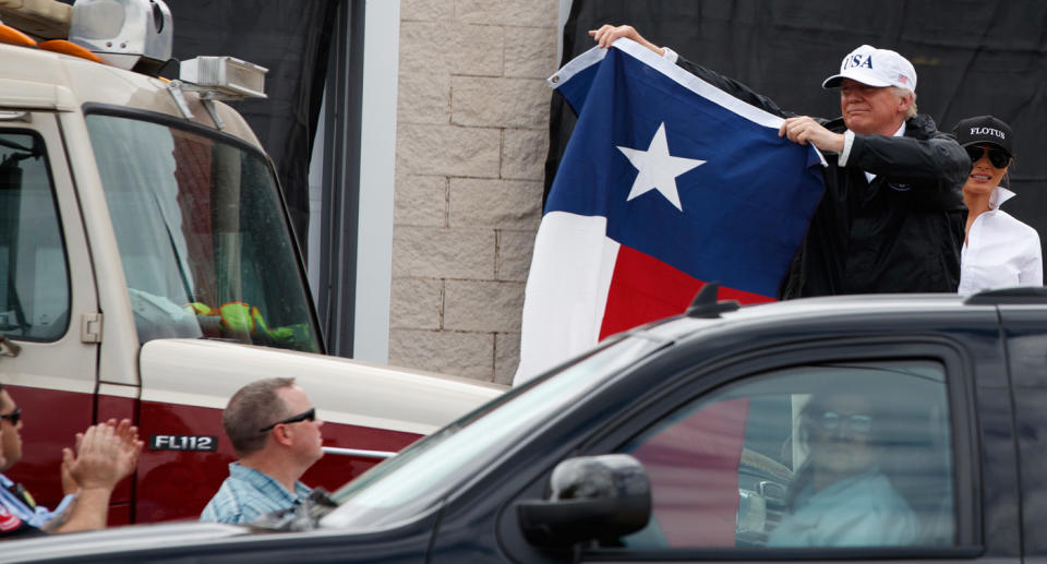 Donald Trump ist zusammen mit seiner Frau Melania nach Texas gereist. (Bild: AP Photo)