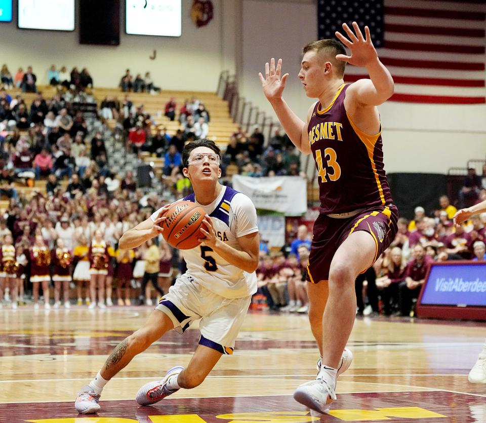Lower Brule's Gavin Thigh drives against De Smet's Damon Wilkiinson during the championship game of the state Class B boys basketball tournament on Saturday, March 18, 2023 at the Barnett Center in Aberdeen.