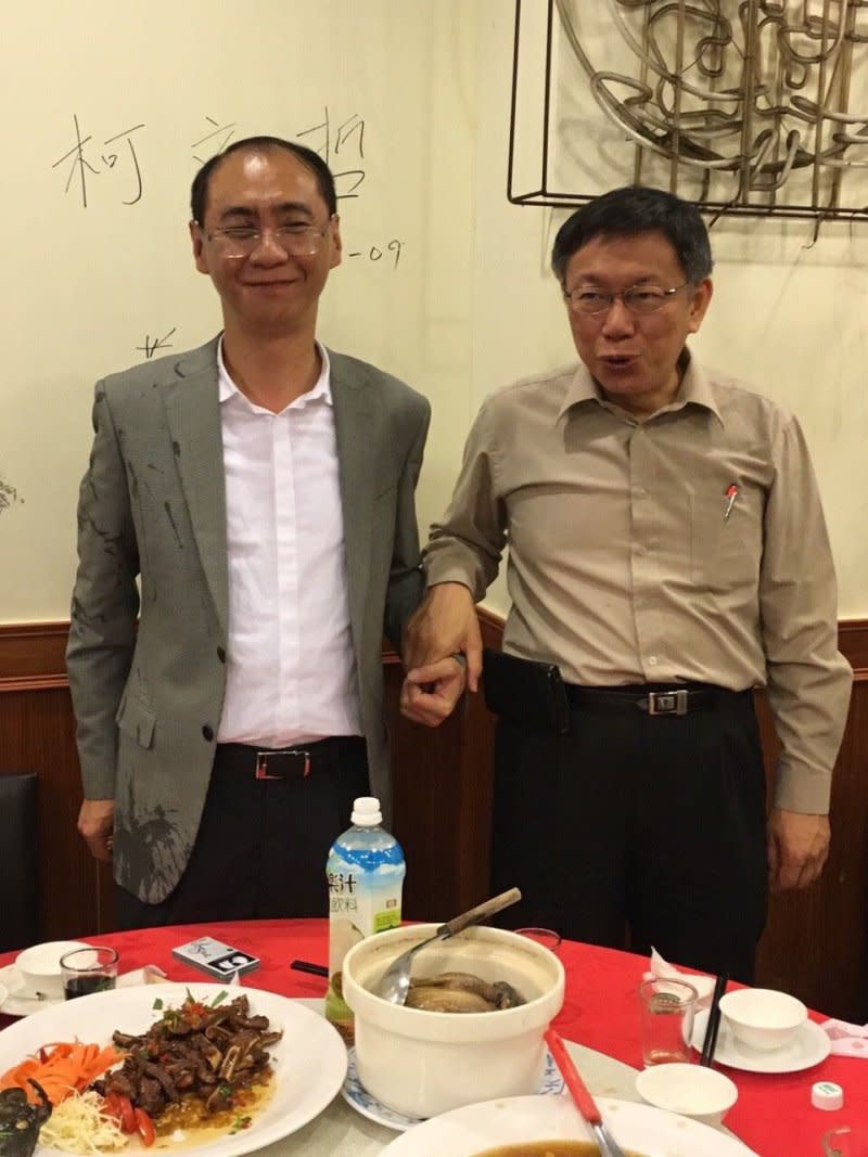 市議會即將開議，台北市長柯文哲與國民黨市議員陳永德餐聚。（與會者提供）