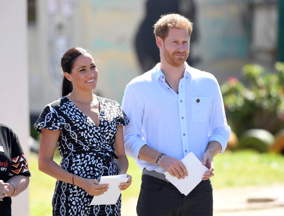 Ce mercredi 8 janvier, sur Instagram, Meghan et Harry ont fait part à leur public d'une décision importante : ils souhaitent <em>"prendre du recul en tant que membres 'supérieurs' de la famille royale et de travailler pour devenir financièrement indépendants."</em> Par amour et par volonté d'élever leur fils aussi bien en Grande-Bretagne qu'aux États-Unis, ils préfèrent s'éloigner de la famille royale pour voler de leurs propres ailes. (Photo by Karwai Tang/WireImage)