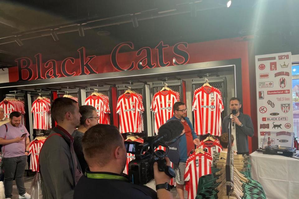 Sunderland's chief business officer David Bruce addresses fans at the club's new stadium store <i>(Image: Newsquest)</i>