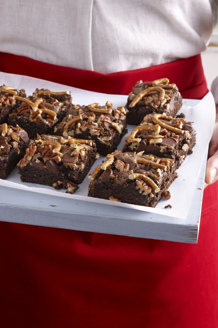 Brownies With Dulce de Leche, Pecans and Pretzels