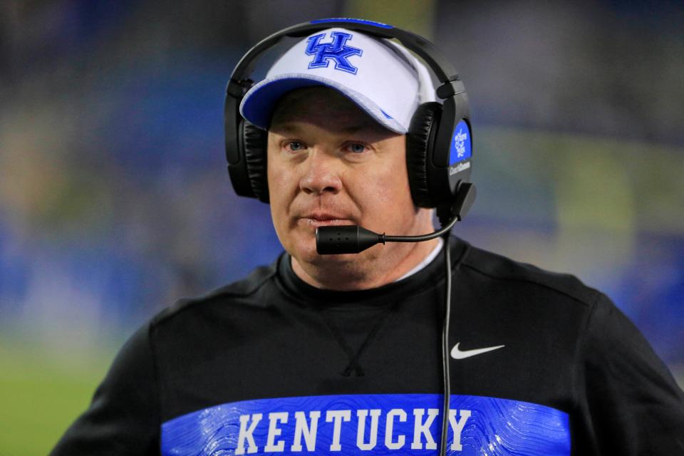 Wildcats coach Mark Stoops is seeking his eighth win of the season Friday.