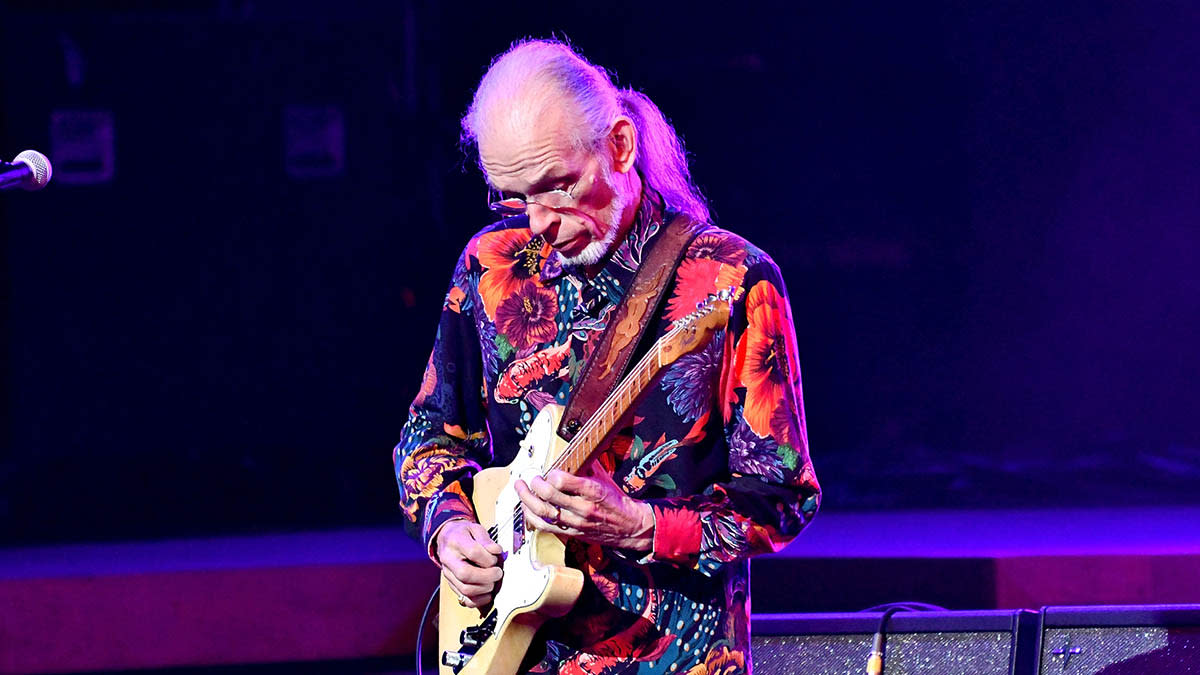  Steve Howe 