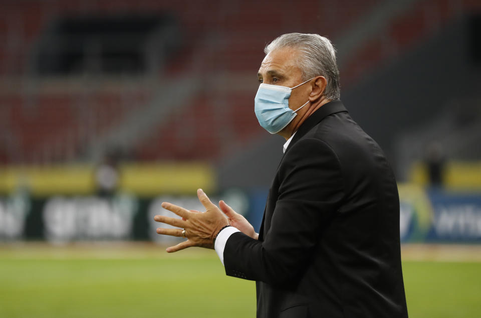 El técnico de Brasil Tite previo al partido contra Ecuador por las eliminatorias mundialistas, el viernes 4 de junio de 2022, en el estadio Beira-Rio de Porto Alegra, Brasil. (AP Foto/Andre Penner)