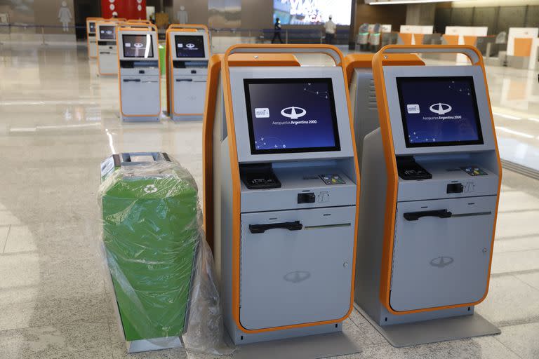 La nueva terminal incorporó nuevas máquinas para el self check in para agilizar el movimiento de los pasajeros 