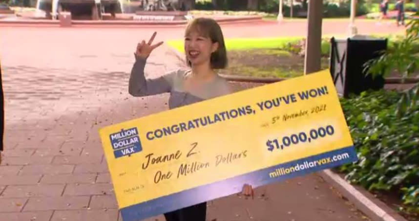 中國一名25歲女學生朱瓊安幸運中了澳洲「百萬澳幣疫苗」樂透首獎100萬澳幣。（圖／翻攝7news）