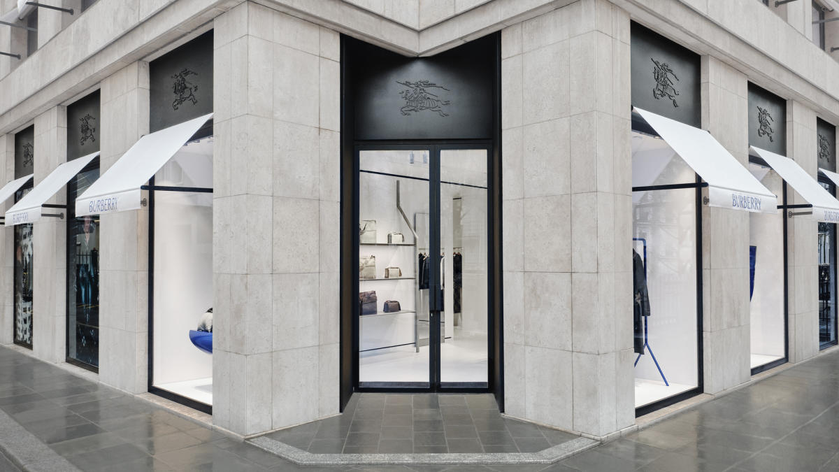 Burberry s Avenue Montaigne Store Takes Cues From British Art and