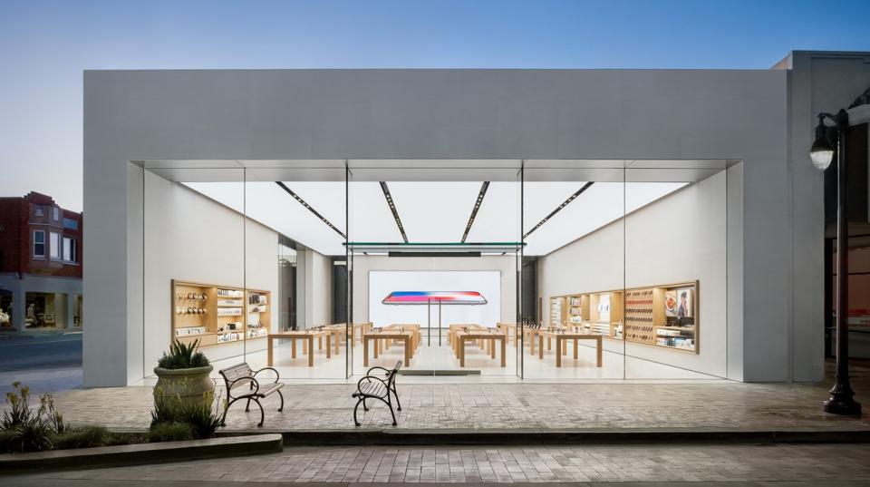 The Apple Store in Burlingame