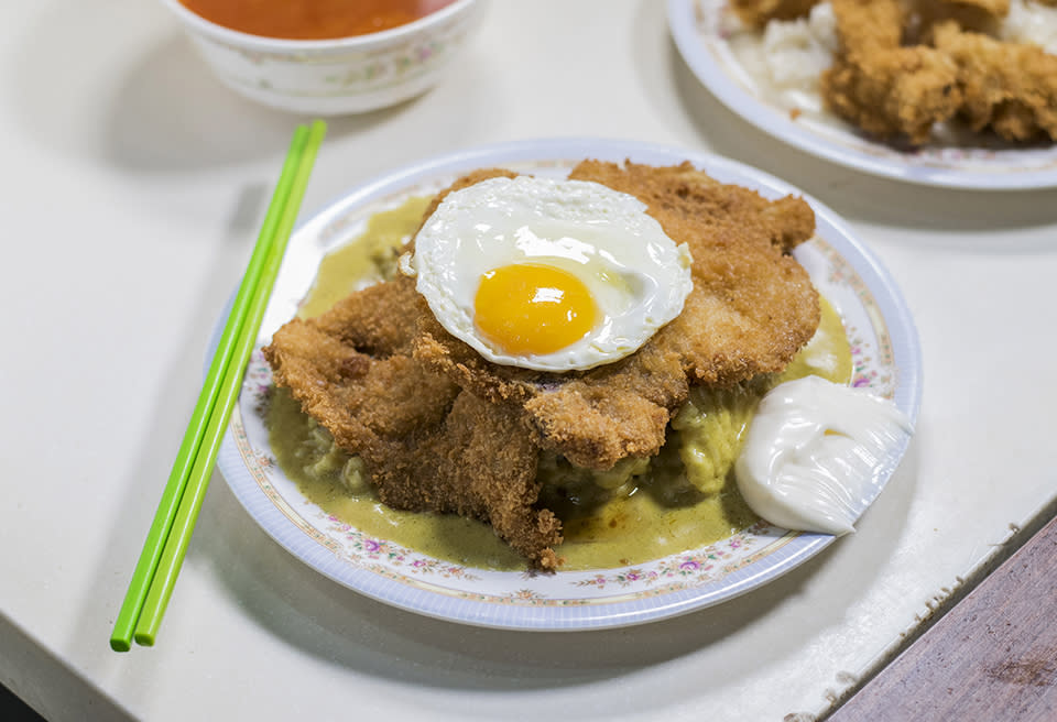 葵芳美食︱廿年歷史茶記！$50有找 即叫即炸巨型吉列豬扒飯 連餐湯及凍飲