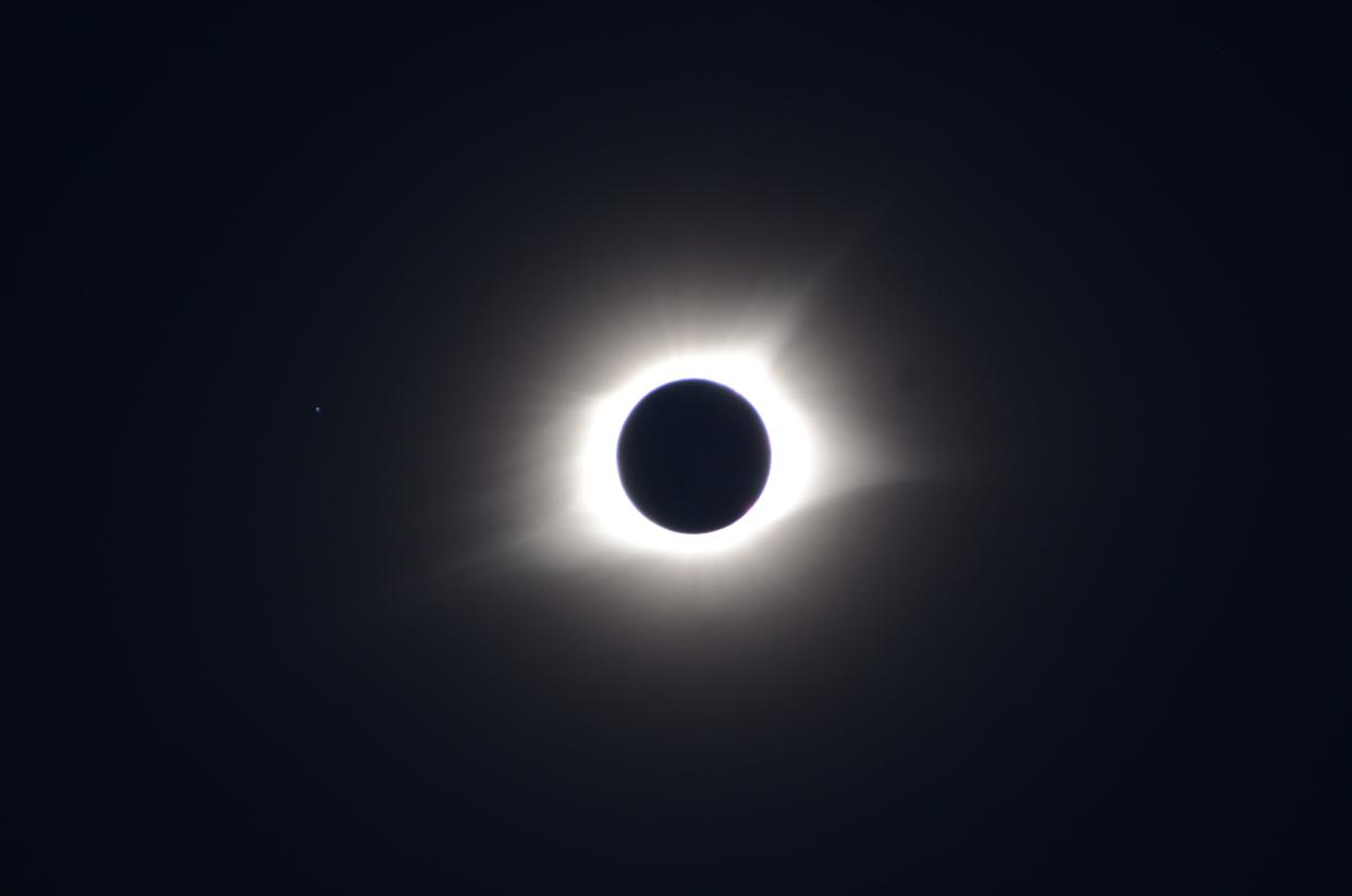 A picture of the 2017 total solar eclipse taken in Missouri.