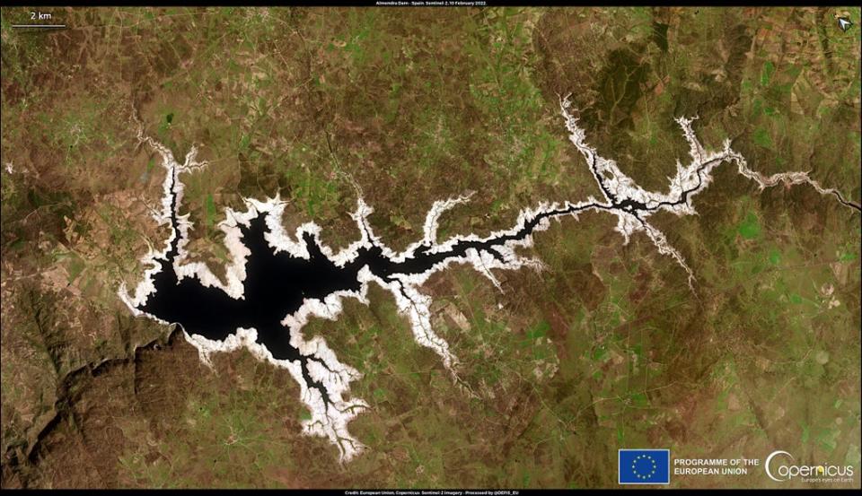 Satellite images show Spain’s third-largest reservoir, at Almendra in the Castilla y León, at just a third of its capacity. According to the Spanish meteorology and climatology State Agency, 2022 has started as the second driest year of the 21st century (European Union, Copernicus Sentinel-2 imagery)