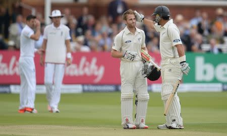 Cricket - England v New Zealand - Investec Test Series First Test - Lord’s - 23/5/15 New Zealand's Kane Williamson is congratulated by Ross Taylor (R) after reaching his century. Reuters / Philip Brown