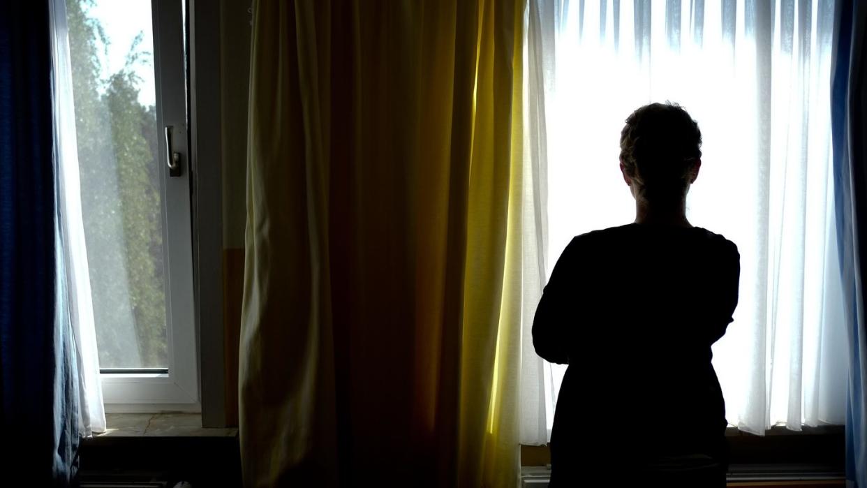 In der Corona-Krise haben depressiv Erkrankte oft mehr Zeit zum Grübeln und könnten noch tiefer in die Depression geraten.