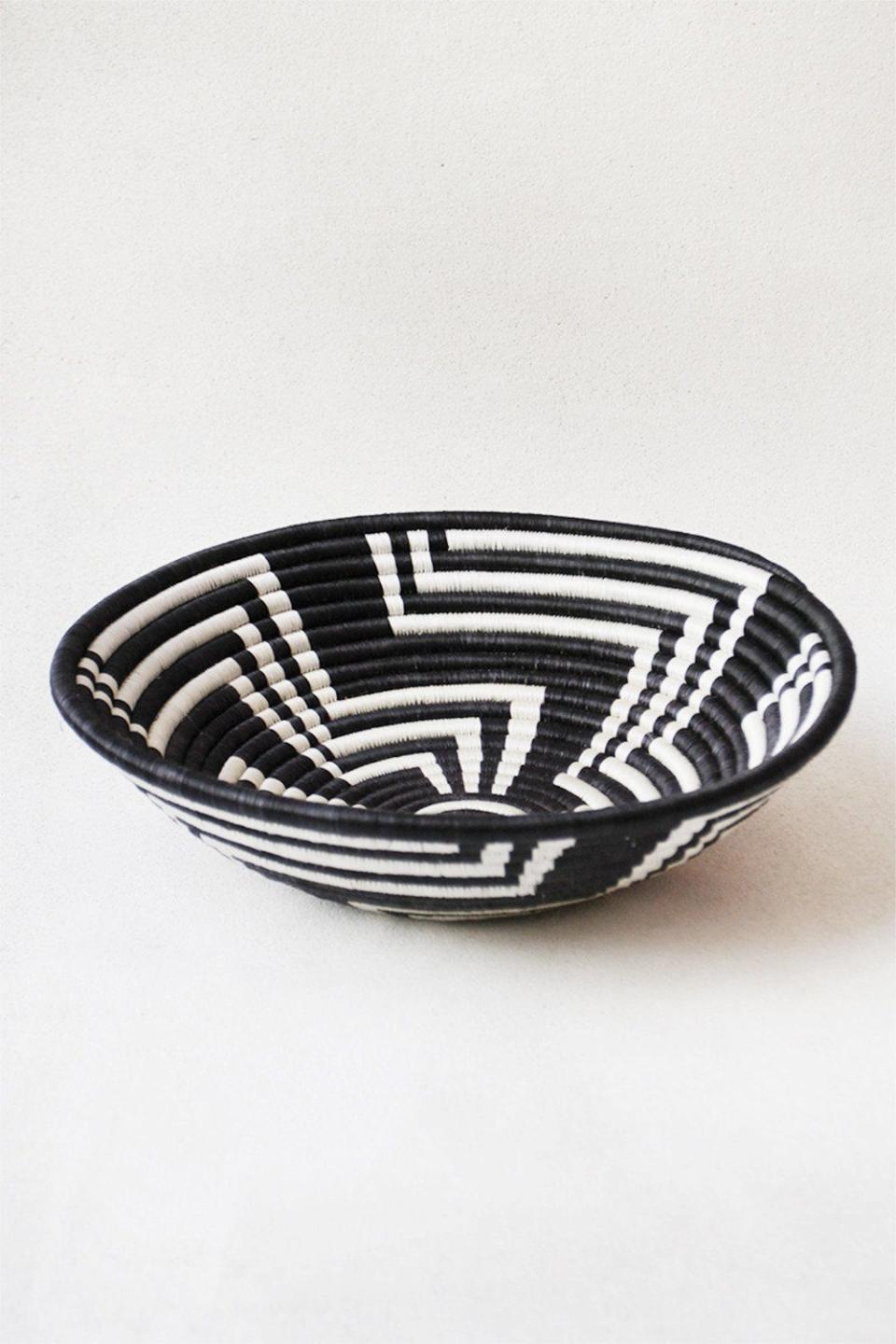 4) Plateau Basket in Black & White