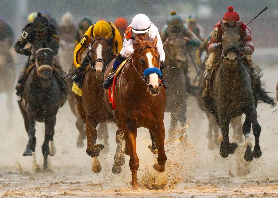 Justify, with Mike Smith up, center, outran Good Magic (6) and Audible (5) to win the Kentucky Derby. Bob Baffert’s Justify will avoid those two rivals in the Belmont Stakes as each has opted to sit the next race of the Triple Crown out. Alex Slitz/aslitz@herald-leader.com