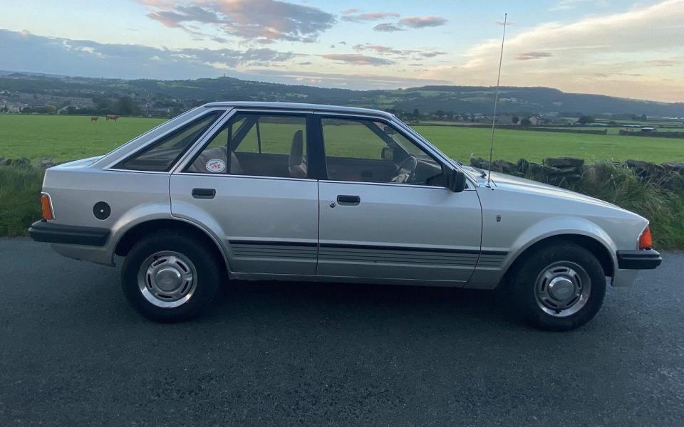 Ford Escort Mk3 1.6 Ghia (1984)