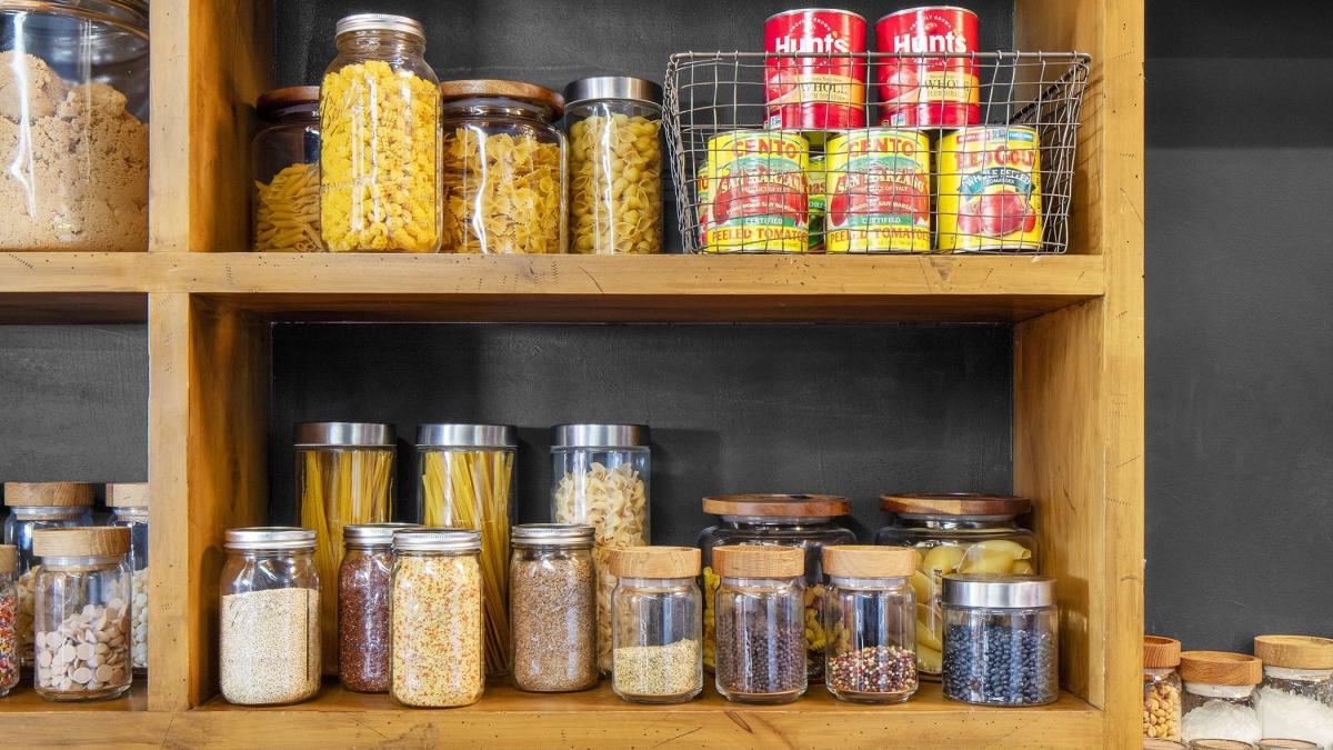 Mason Jar Organization in the Kitchen