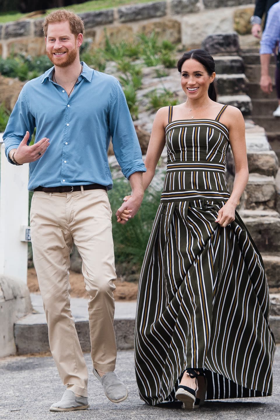 <p><strong>19 October </strong>The royal couple walked hand-in-hand to the beach. </p>