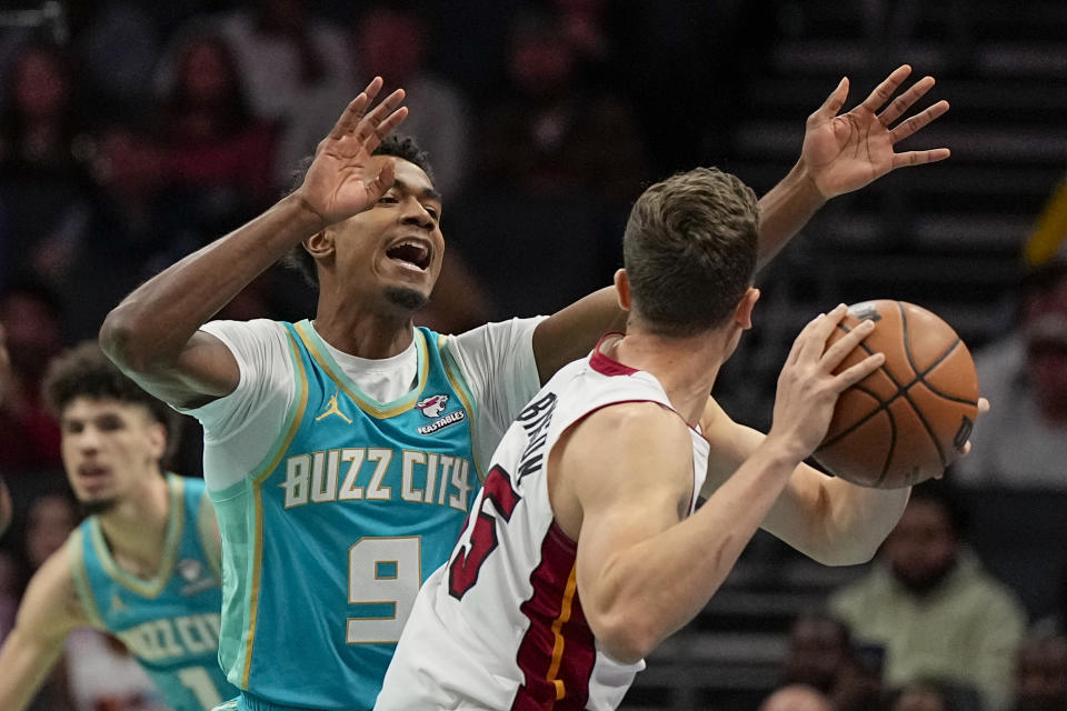 Charlotte Hornets guard Theo Maledon guards Miami Heat forward Duncan Robinson during the first half of an NBA basketball game on Tuesday, Nov. 14, 2023, in Charlotte, N.C. (AP Photo/Chris Carlson)