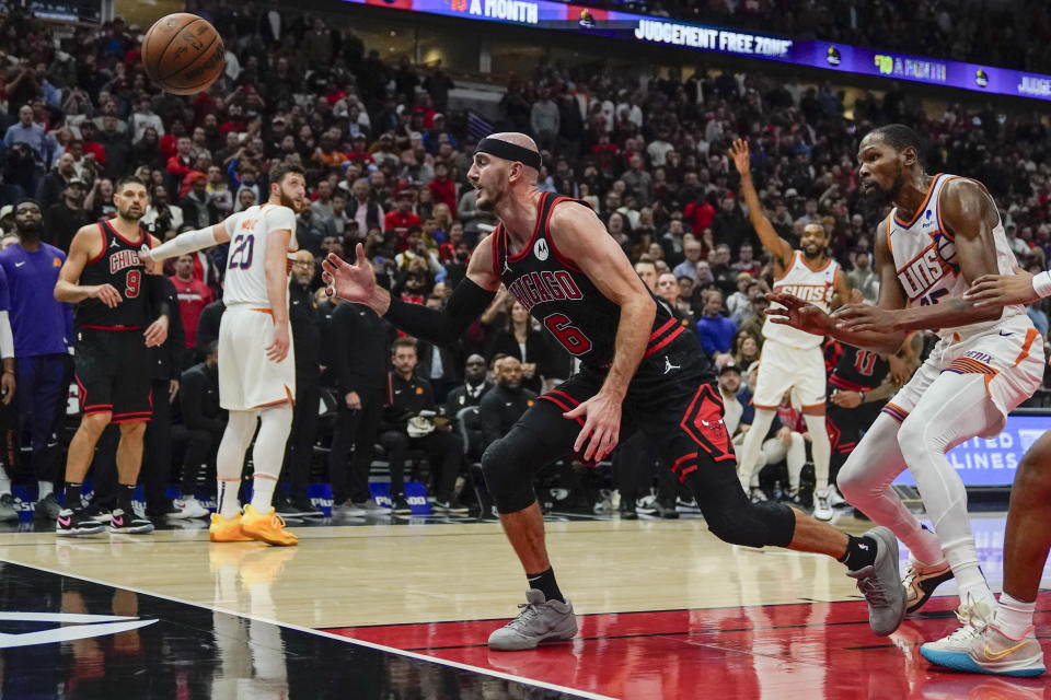 Chicago Bulls guard Alex Caruso can't get to a loose ball in time during the overtime of an NBA basketball game against the Phoenix Suns, Wednesday, Nov. 8, 2023, in Chicago. (AP Photo/Erin Hooley)