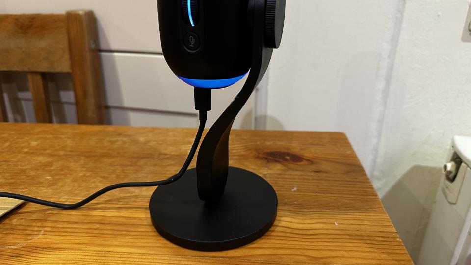 Stand of the Logitech Yeti GX