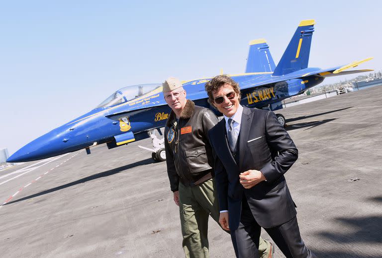 A bordo del portaviones Carl Vinson, junto al comandante Scott Miller, Tom Cruise presentó la película en la base naval de San Diego