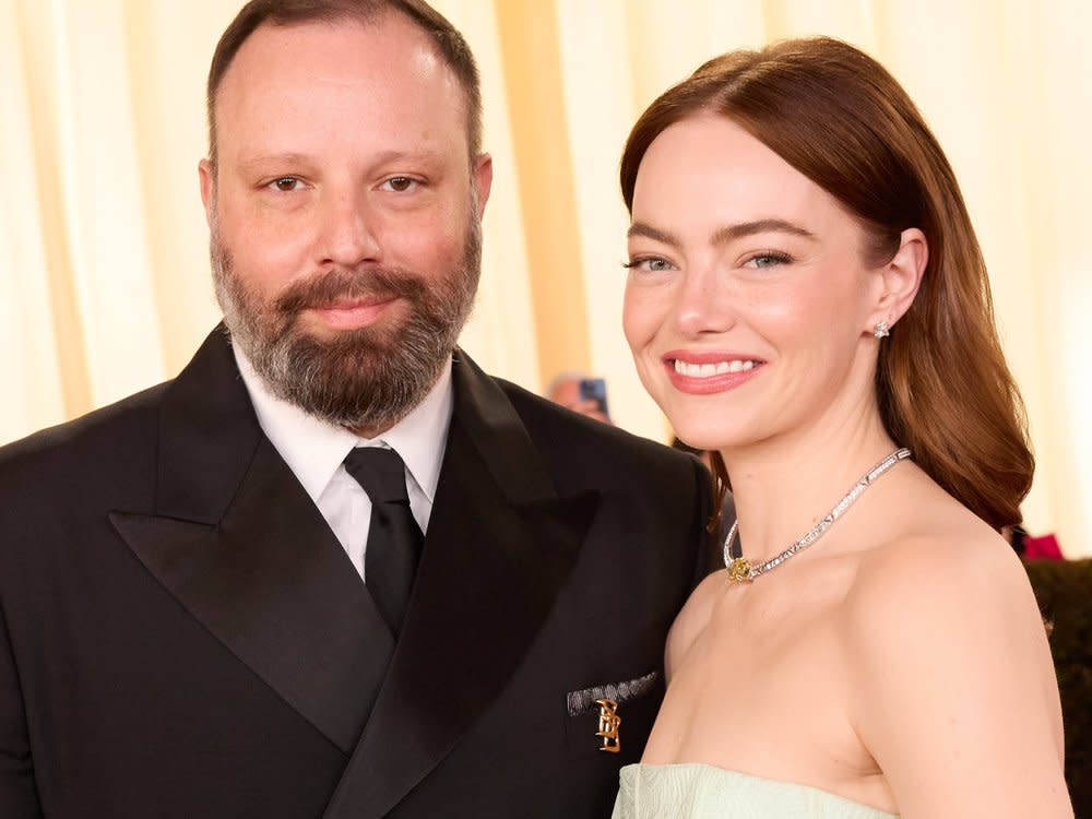 Giorgos Lanthimos und Emma Stone bei der 96. Oscarverleihung. (Bild: imago/Avalon.red)