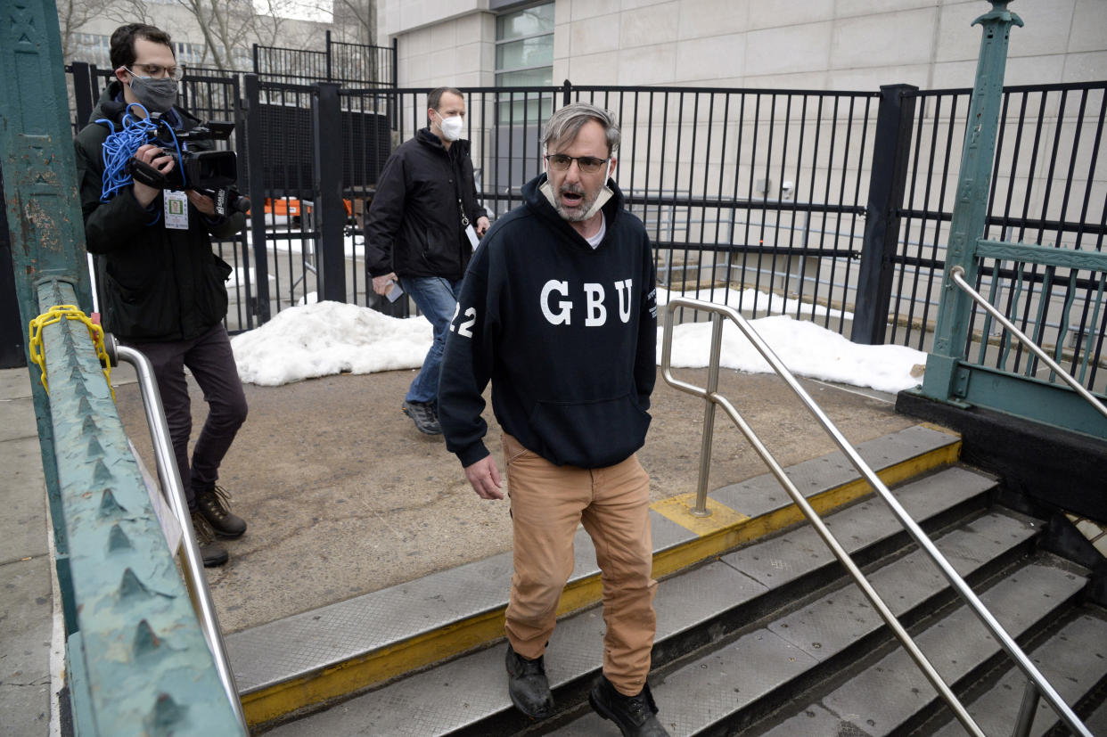 Philip Grillo abandona el Tribunal Federal de Distrito en Brooklyn tras su detención el martes 23 de febrero de 2021. (Jefferson Siegel/The New York Times)