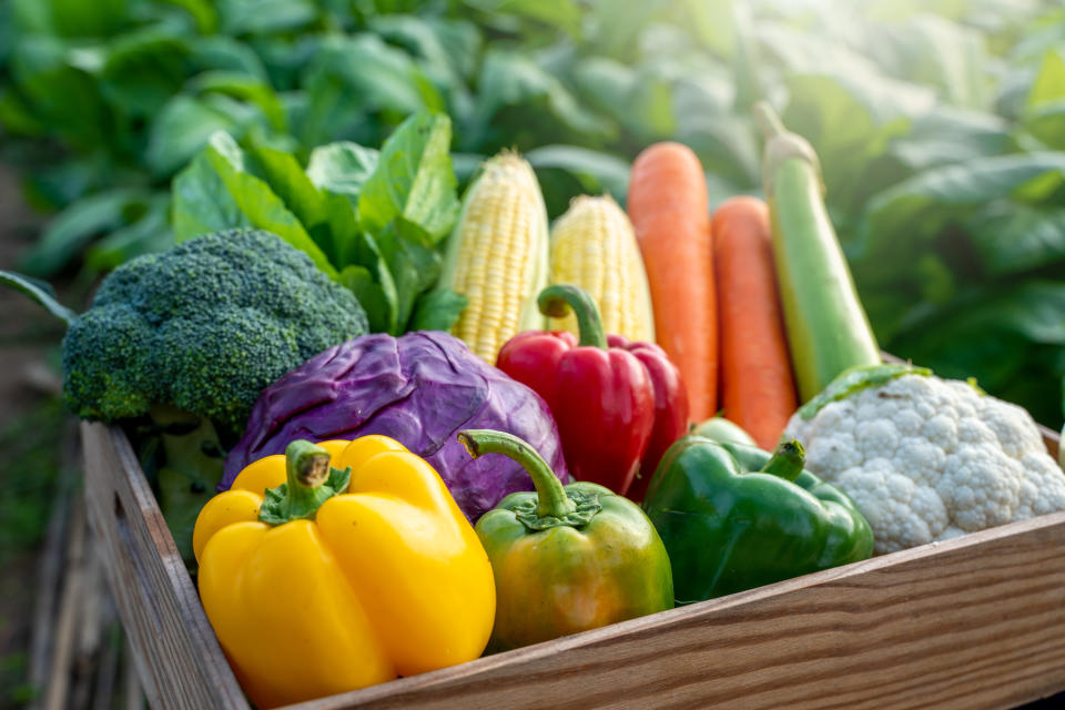 食藥署今天公布1至2月市售蔬果農藥殘留監測結果，有637件符合規定，合格率87.9%，88件不符合。（示意圖／Getty Images）