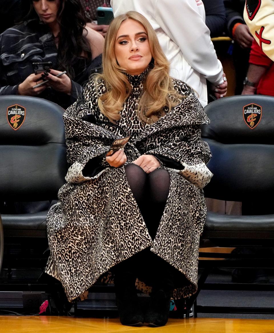 Adele maintains a certain level of glamour at all times, even courtside at a basketball game