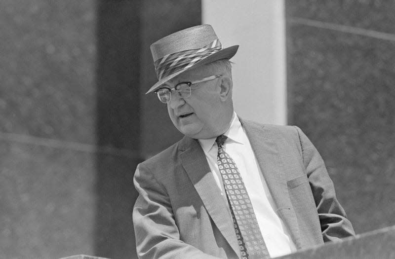 (Original Caption) 5/10/1963-Birmingham, AL-Birmingham public safety commissioner Eugene “Bull” Connor (C) appears at a press conference announcing a bi-racial agreement to end racial strife in the city. - Photo: Bettmann / Contributor (Getty Images)