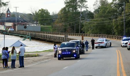 Law enforcement has the bridge closed while city workers place sand bags on the bridge to stop seepage in Elba, Alabama, December 26, 2015. REUTERS/Marvin Gentry