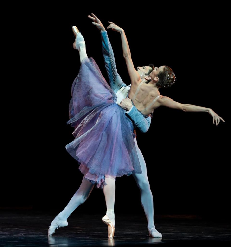 Ludmila Pagliero y Mathieu Ganio en “In the Night”, de Jerome Robbins. Foto Julien Benhamou/Cortesía Ballet Support Foundation