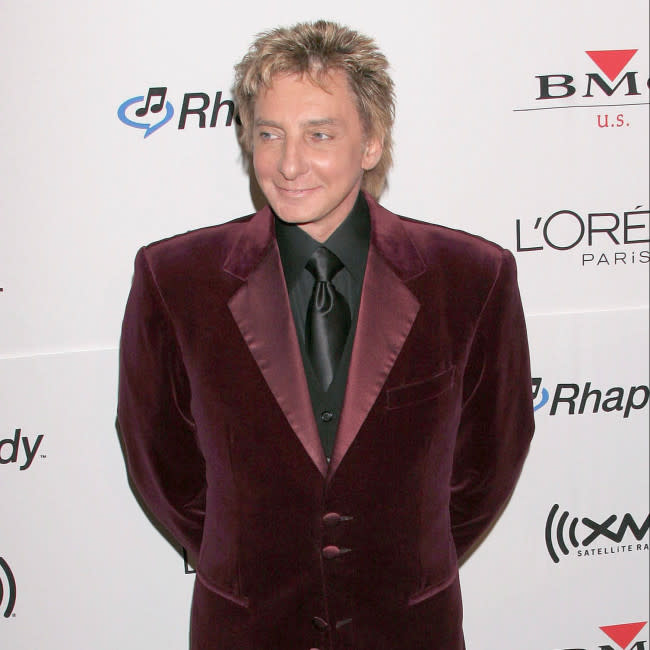 Barry Manilow revela su secreto para mantenerse joven credit:Bang Showbiz