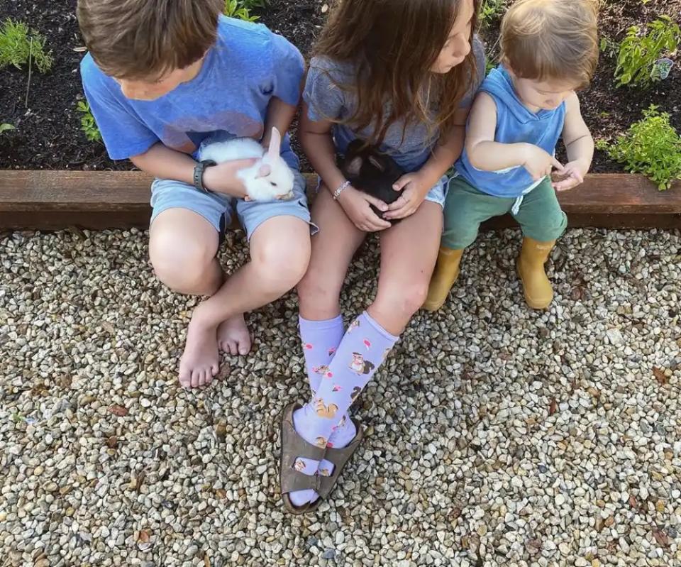 gaines family children with bunnies