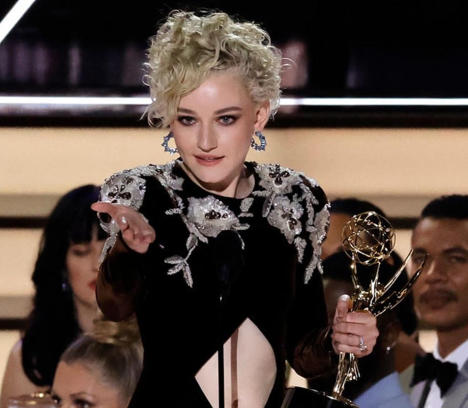 Julia Garner.